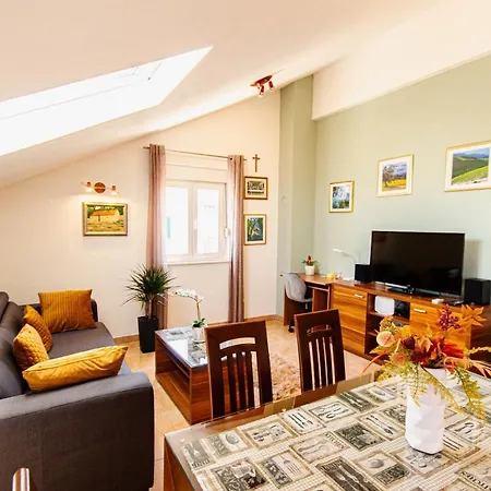 Spacious Sea View Near Marjan & Appartamento